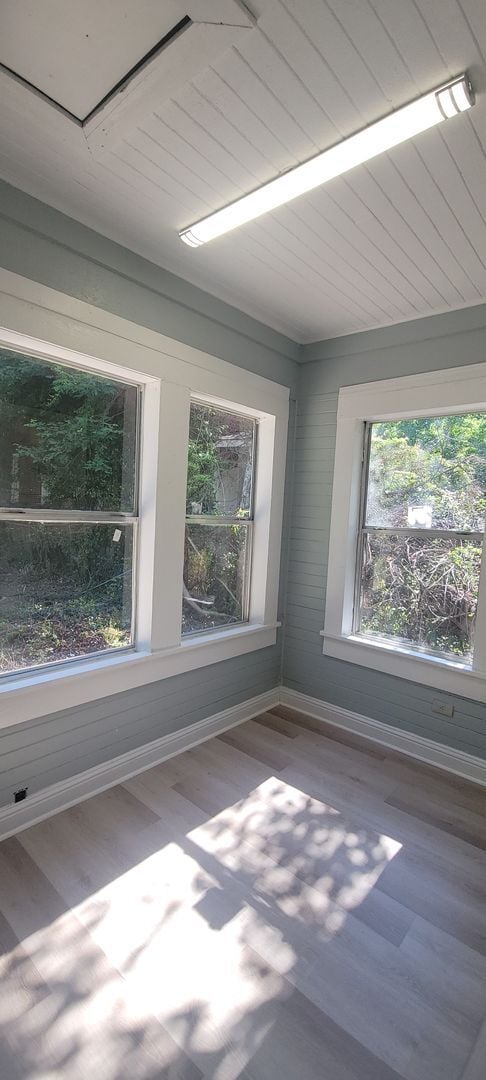 Building Photo - Gorgeous 2 bedroom/1bath with historic fea...