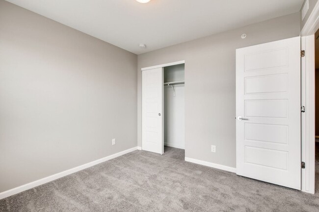Building Photo - 3 Bedroom Townhomes For Rent