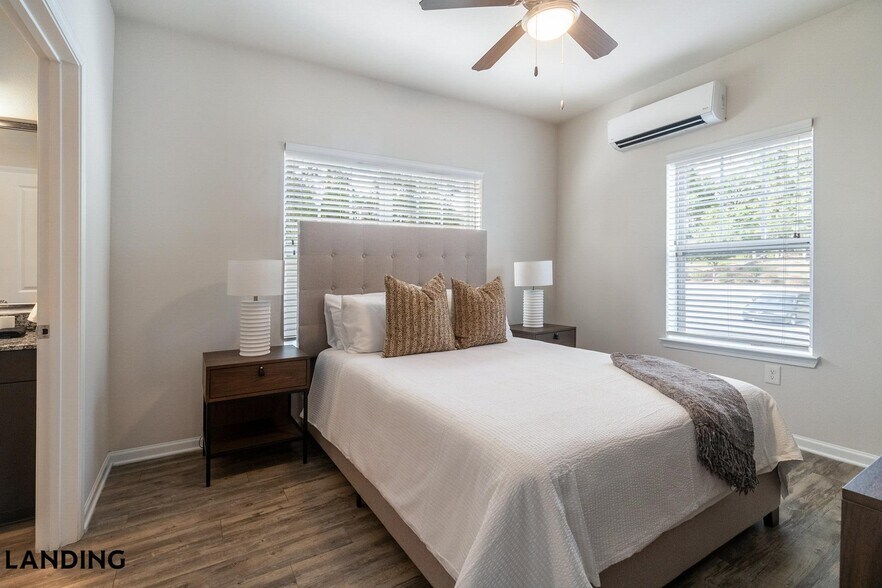 Building Photo - 655 W Mallard Creek Church Rd