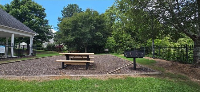 Building Photo - 3811 Roxfield Dr NE