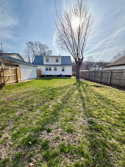 Building Photo - 317 2nd Ave