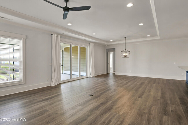 Building Photo - 730 Edgerton Dr