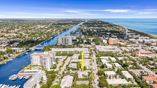 Building Photo - 100 Venetian Dr