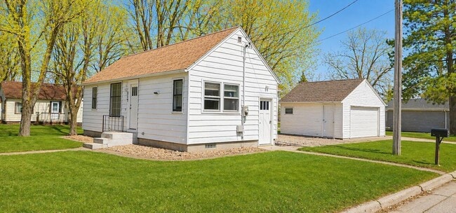 Building Photo - 117 3rd Ave