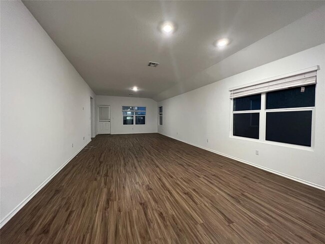 Building Photo - 115 Vintage Dr