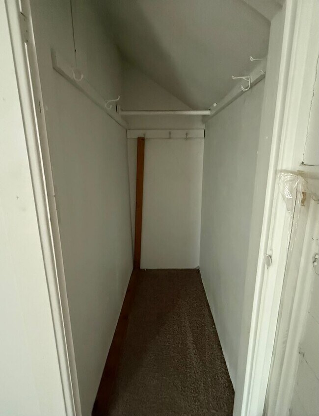 Building Photo - 3BR/1BA Anoka Home Available Now!