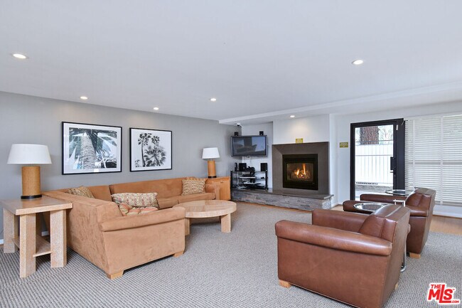 Building Photo - 11640 Woodbridge St