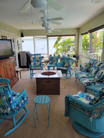 Lanai - 704 SW 11th Pl