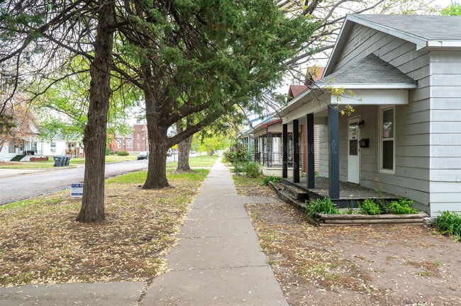 Building Photo - 226 S Millwood Ave