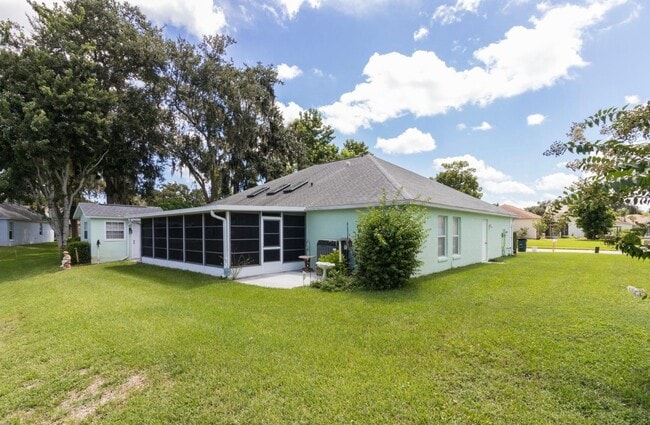 Building Photo - 3 Bedroom available in Daytona Beach