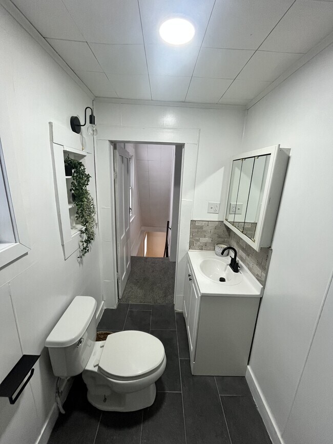 Building Photo - 190 Davenport St