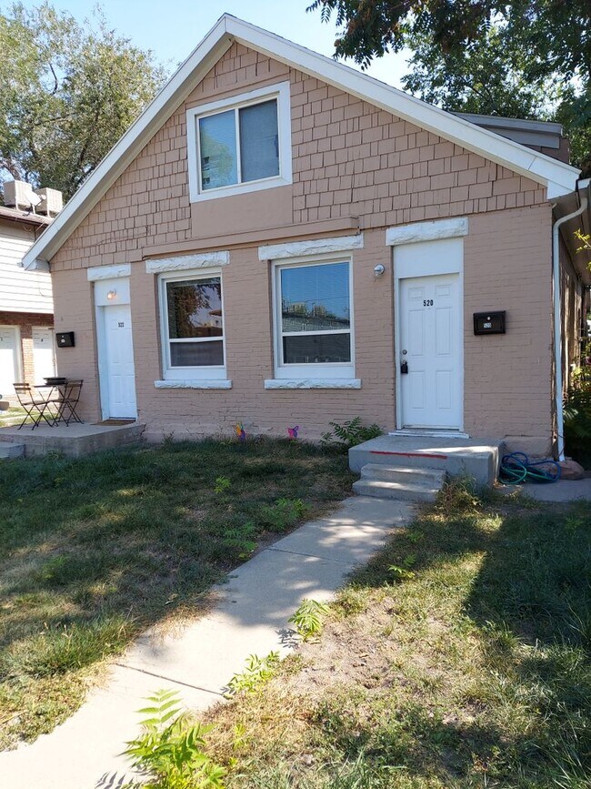 Building Photo - 520 Dexter St W