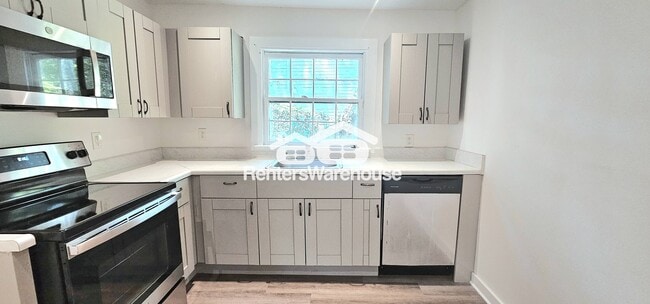 Building Photo - 2015 Detroit Ave NW