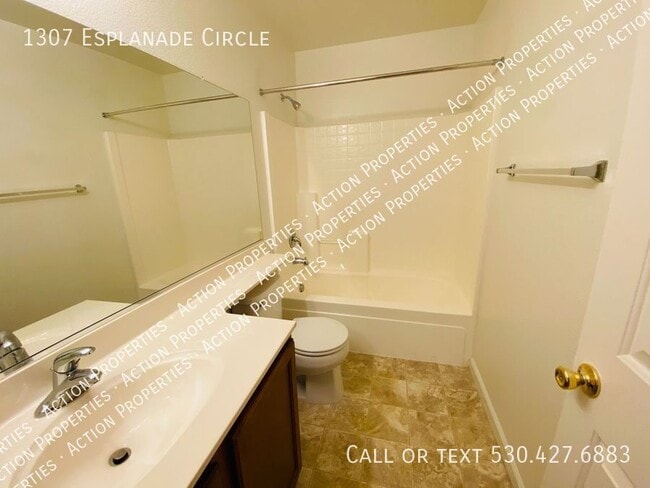 Building Photo - 1307 Esplanade Cir