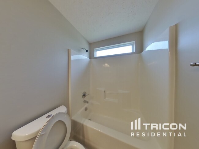 Building Photo - 1109 Shallowbrook Trail S
