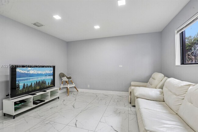 Building Photo - 1421 N 68th Ave