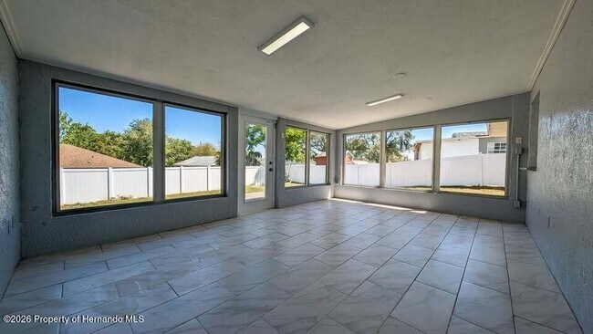 Building Photo - 122 Galiano Ct