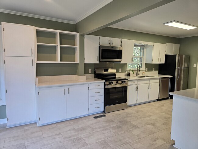 Building Photo - 3703 Hickory Hill Dr