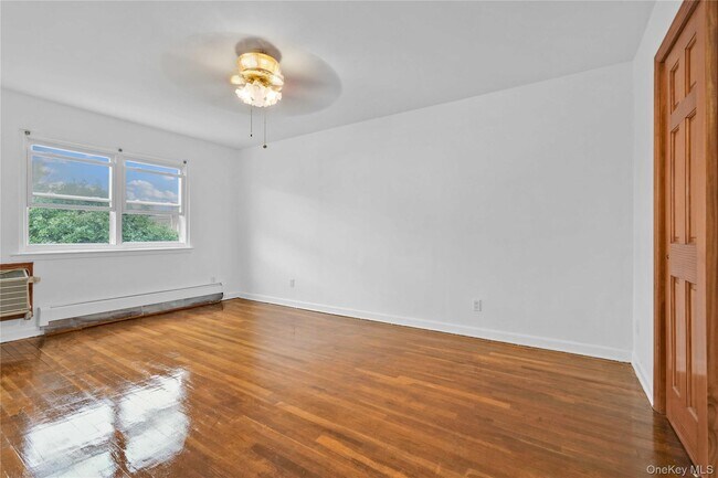 Building Photo - 62-23 69th Pl