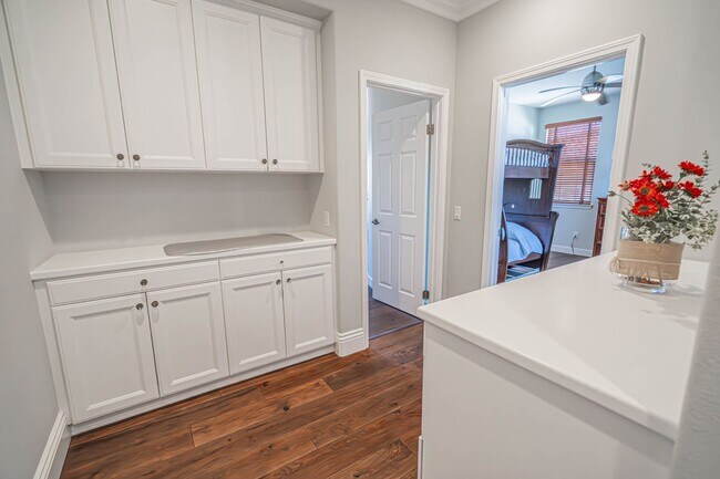Building Photo - Spectacular 5-Bedroom Home with Private Po...