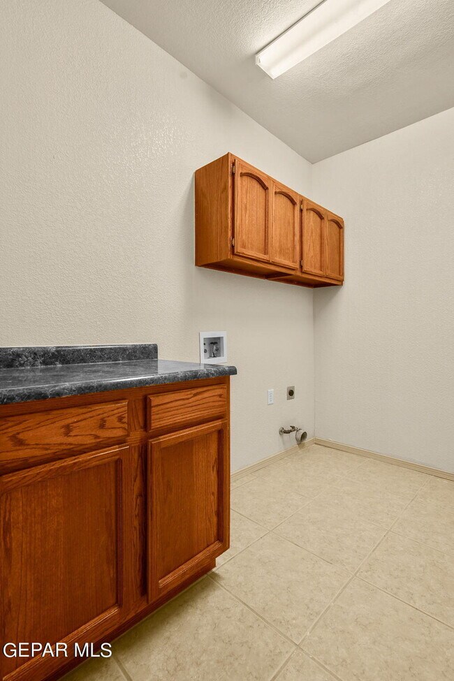 Building Photo - 6121 Byron St