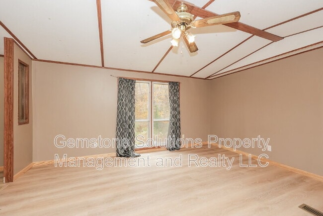 Building Photo - 5576 Hargrove Rd