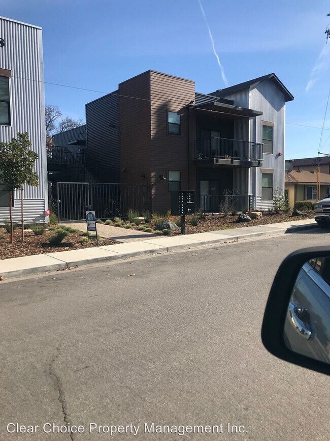 Primary Photo - 3 br, 2 bath Apartment - 3548 Oak Street #203