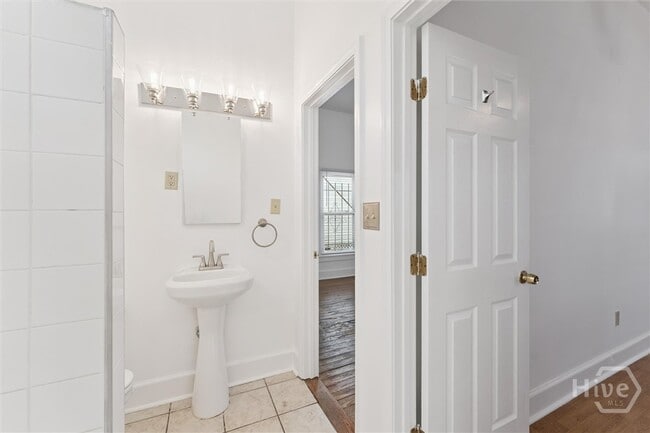 Building Photo - 1106 E Broad St