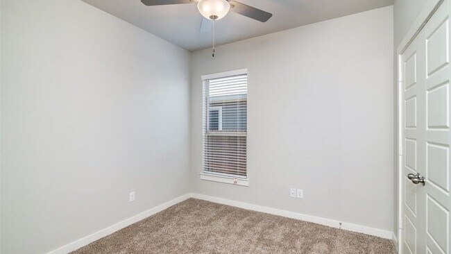Building Photo - 641 Fallow Dr