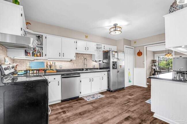 Building Photo - 4830 Huron Dr
