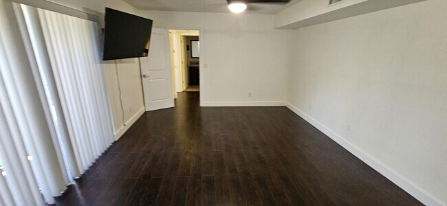 Building Photo - 11865 SW 11th Ct