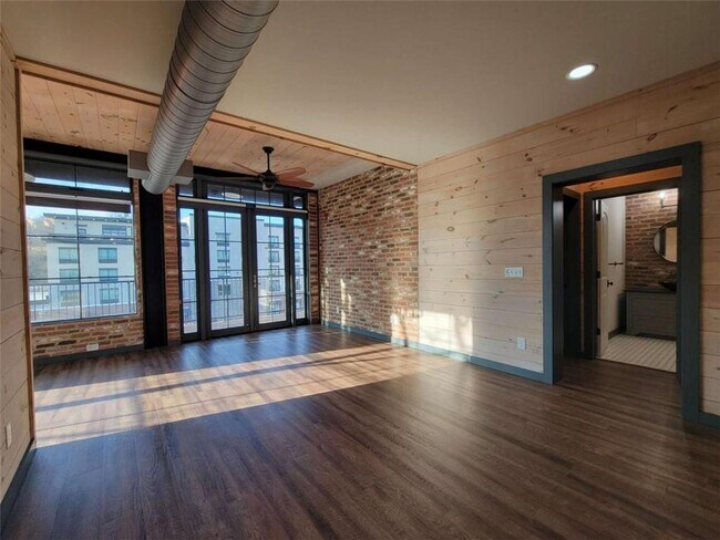 Building Photo - 550 E Main St