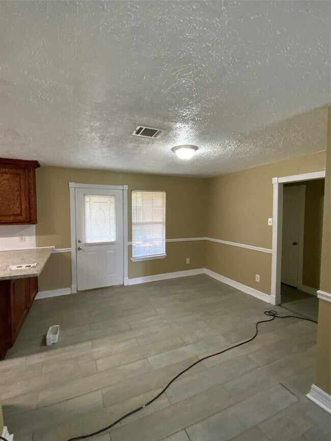 Building Photo - 515 S Burnett Dr