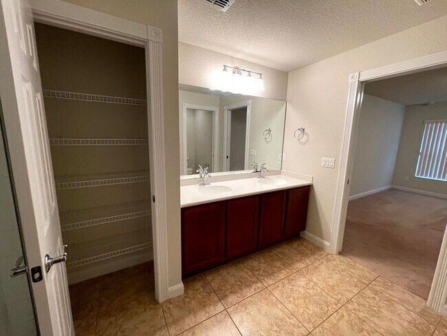 Building Photo - Capri Villa in Village Walk-11831 Iselle D...