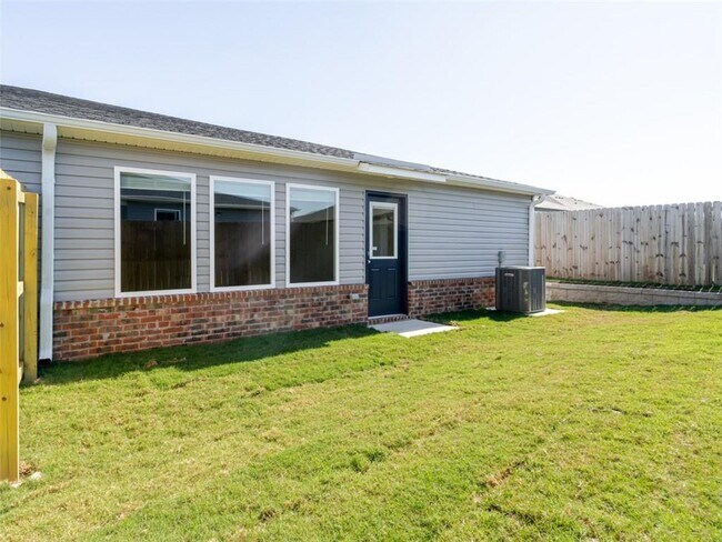 Building Photo - 6507 NW Gregory St