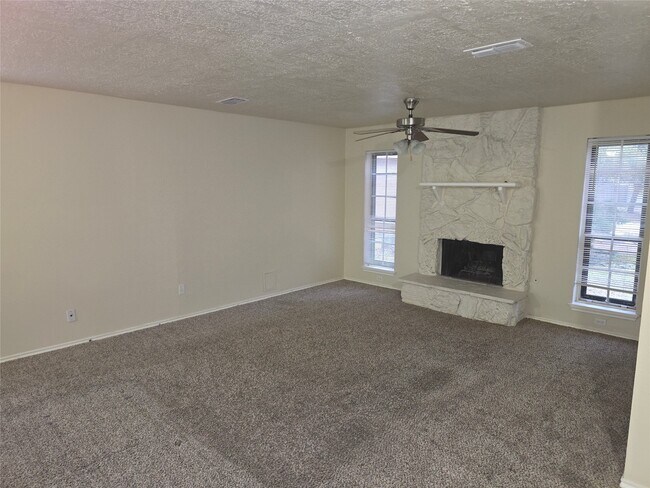 Building Photo - 19602 Cotton Creek Dr