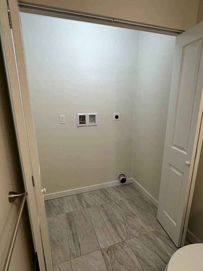 Building Photo - 26 Cedar St