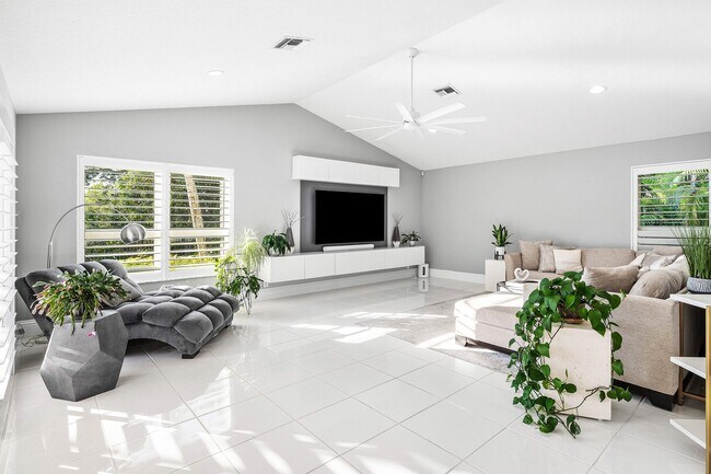 Building Photo - 20376 Hacienda Ct