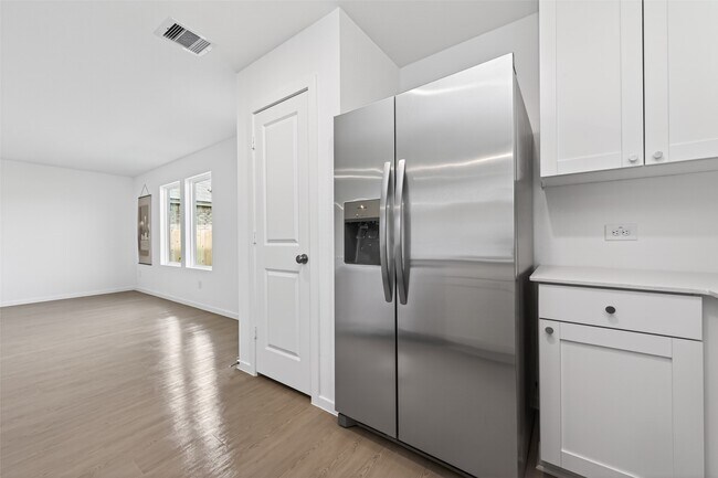 Building Photo - 6273 Alder Crk Dr