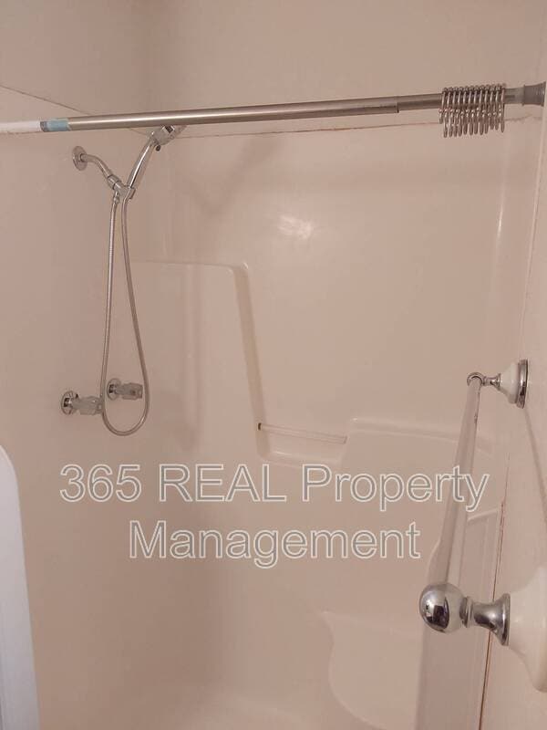 Building Photo - 909 44th Ave Ct