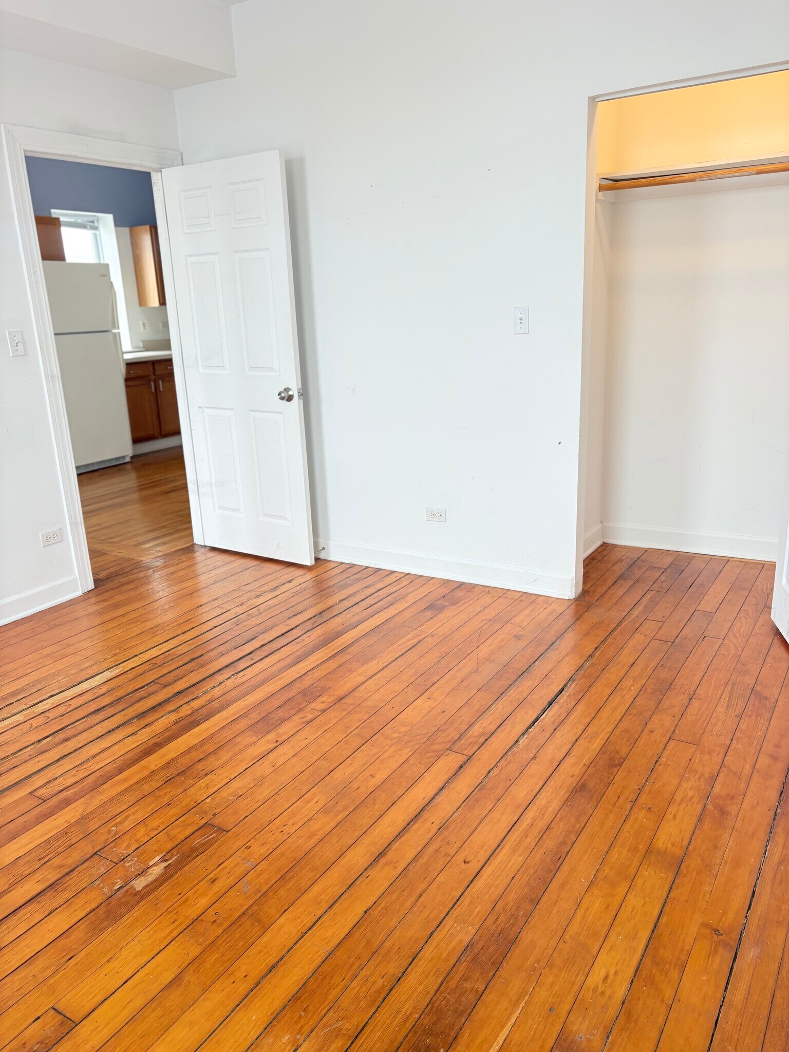 Building Photo - 1112 W 18th St