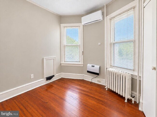 Building Photo - 5548 Sansom St
