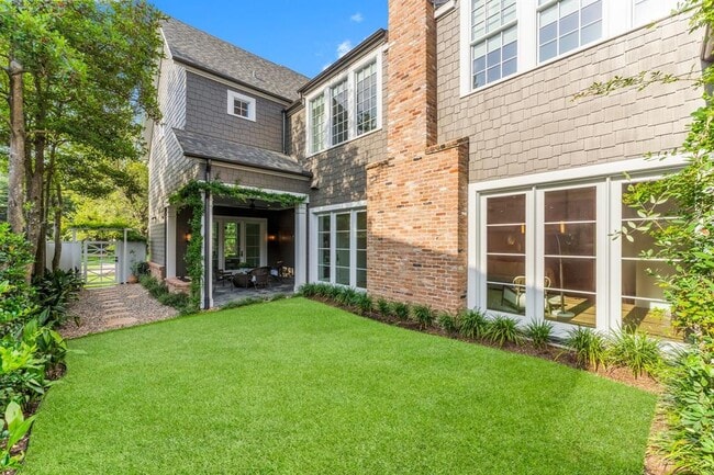 Building Photo - 2530 Stanmore Dr