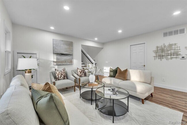 Building Photo - 8165 Leonard Dr