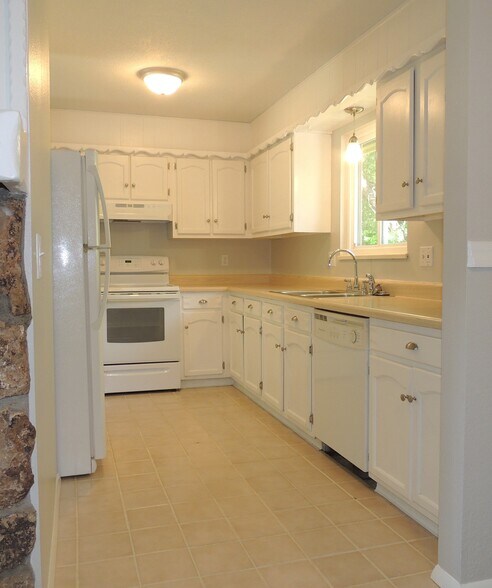 Building Photo - 2664 Bahamas Way