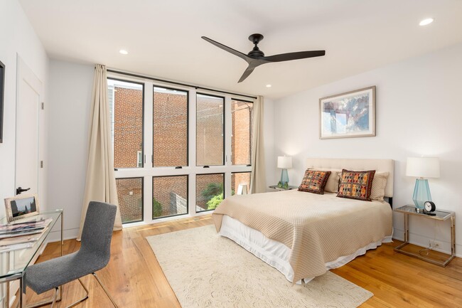 Building Photo - 103 17th St SE