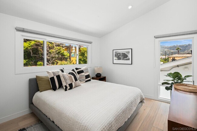 Building Photo - 8471 El Paseo Grande