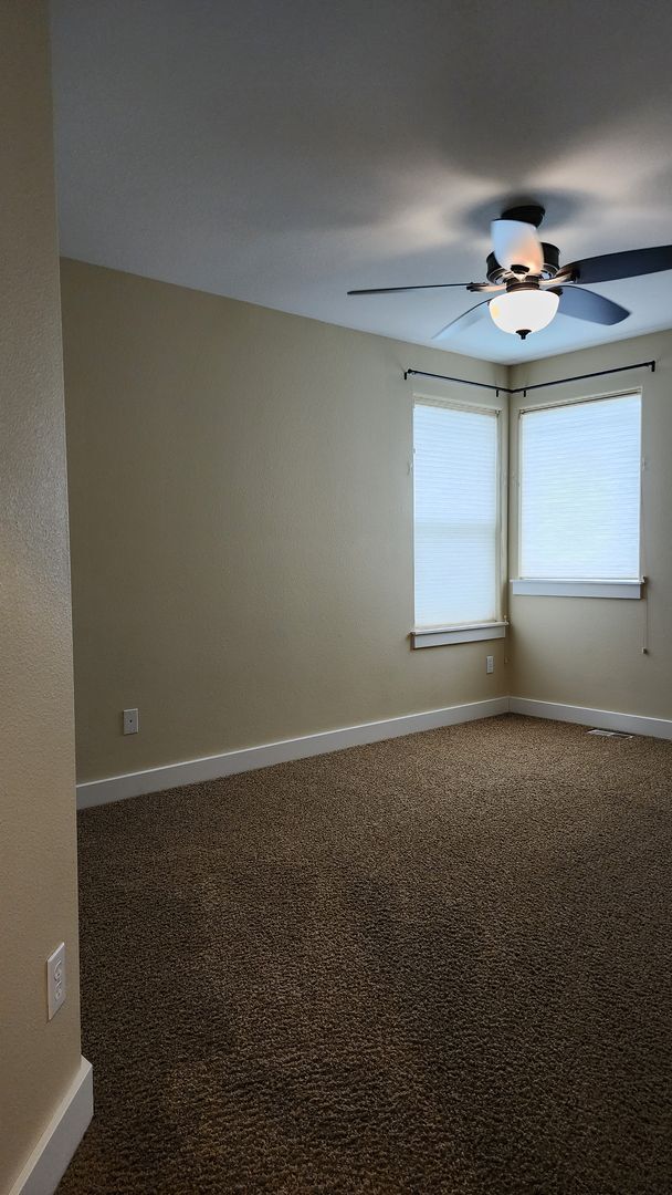 Building Photo - Beautiful Campus Glen 4-Bedroom!