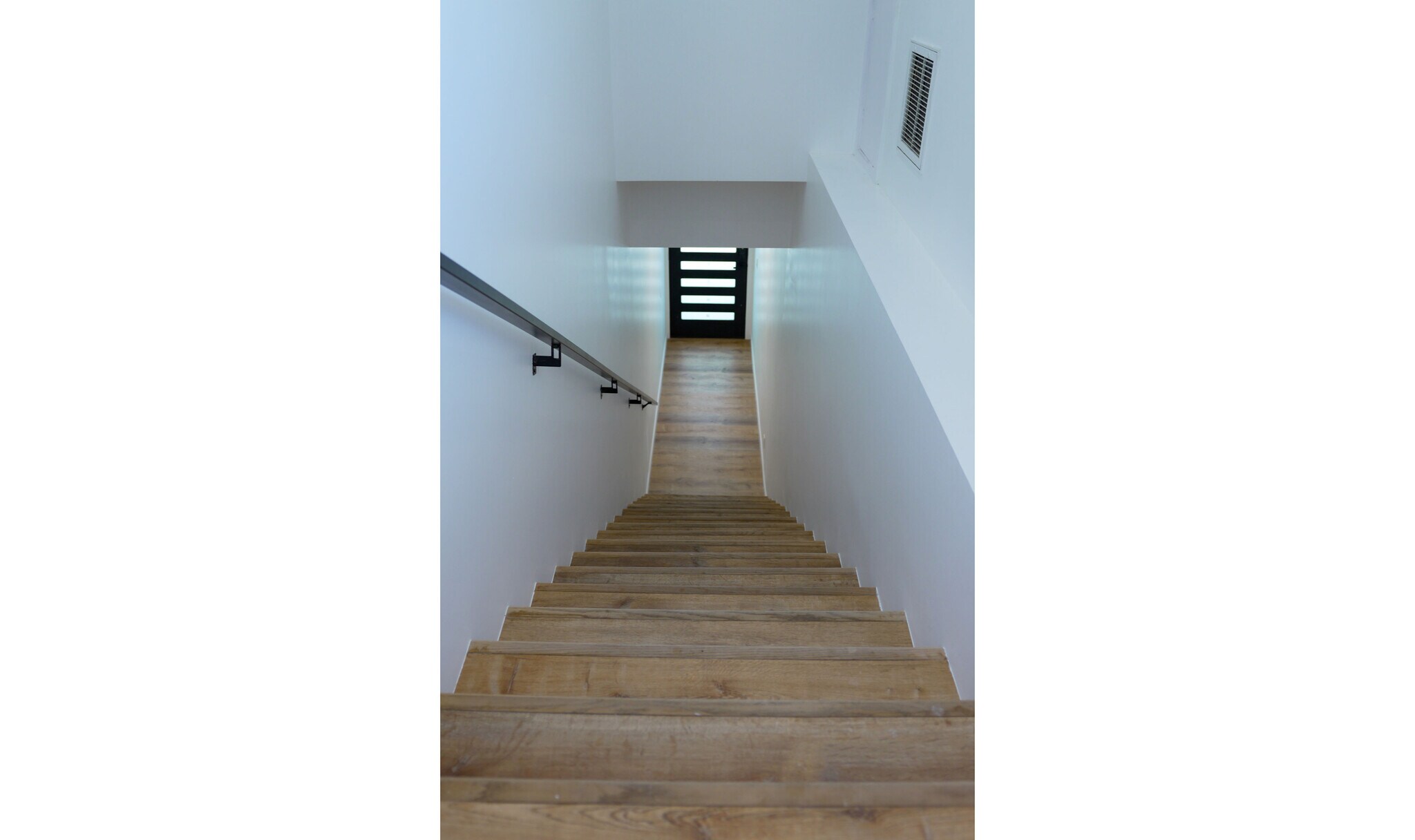 Building Photo - 6106 S Fairfax Ave