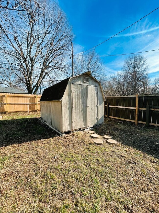 Building Photo - Southwest Springfield - Kickapoo High